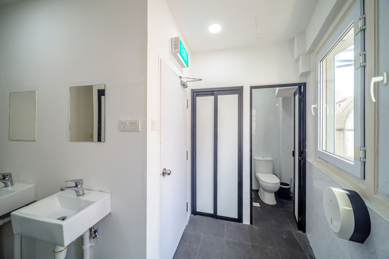 Bathroom, K Space Inn 14, Singapura
