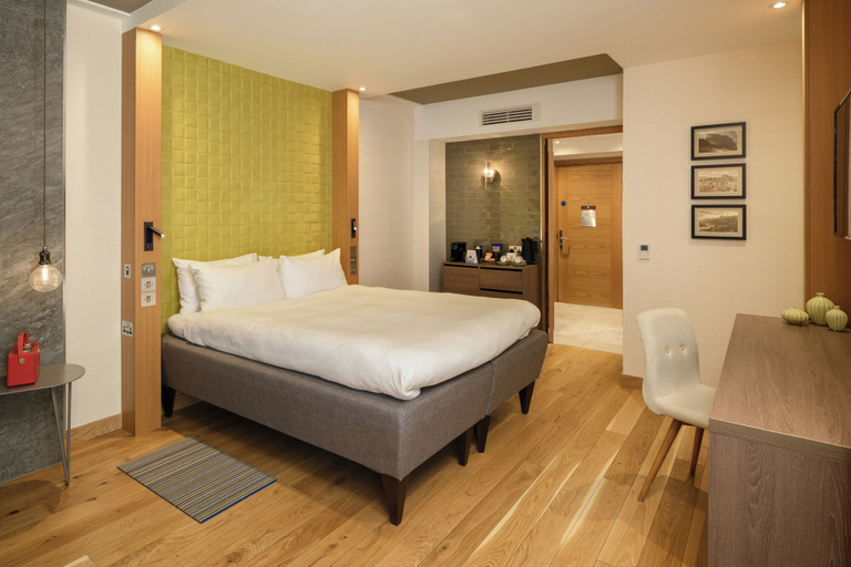 Bedroom 2, Market Street Hotel, Edinburgh