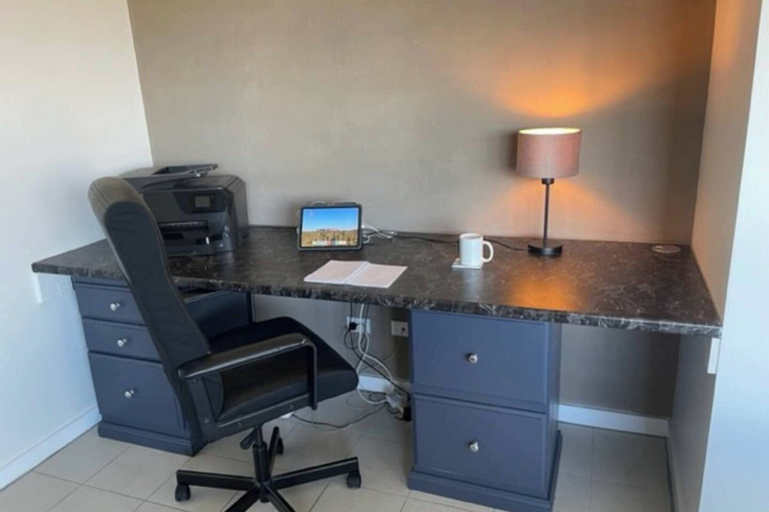 Others 4, Spacious One Bedroom Apartment- With Large Balcony, Rockdale