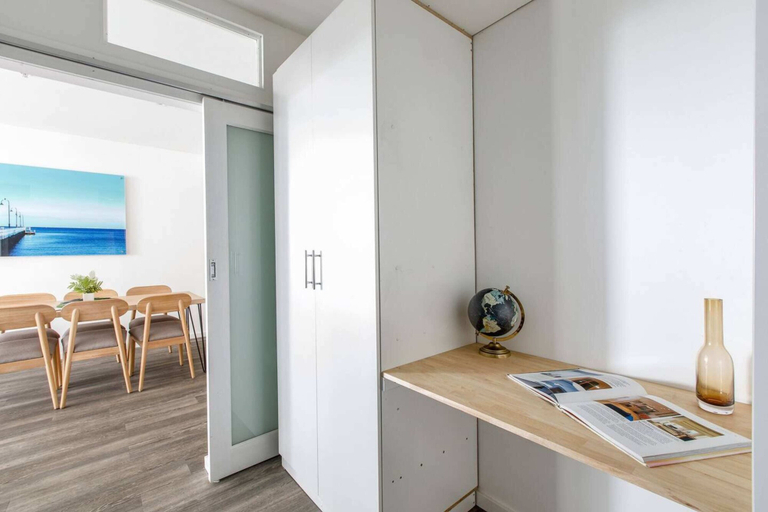 Others 4, Beautiful 2BR APT With Balcony, Pool and Gym, Melbourne