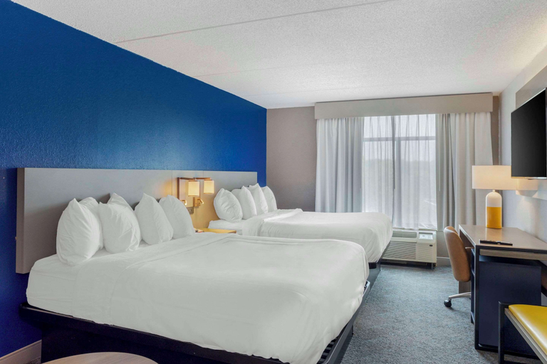 Bedroom 3, Comfort Inn & Suites Voorhees/Mt. Laurel, Camden
