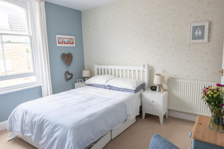Room 5, 74 Granville Road in Cowes, Isle of Wight