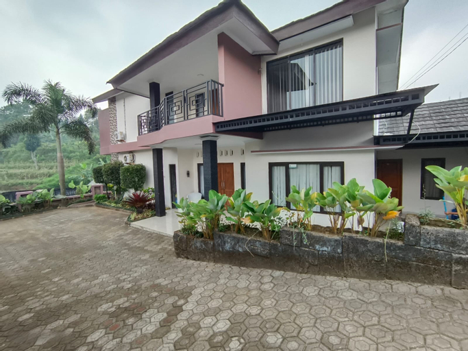 Villa Cisarua Restu 4 by Puncak Go Villas, Bogor