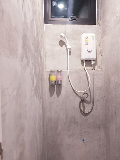 Bathroom 5, The Cocoon Hostel, Ratchathewi