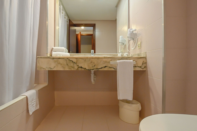 Bathroom 4, Club Hotel Cala Ratjada, Baleares