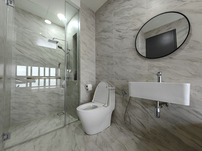 Bathroom 11