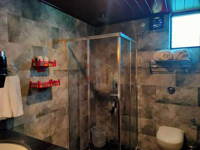 Bathroom 2, Amritara Hidden Land, Gangtok, East Sikkim