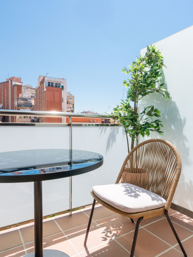 Sport & Beauty 3, Limehome Barcelona Carrer de Besalú 82, Barcelona