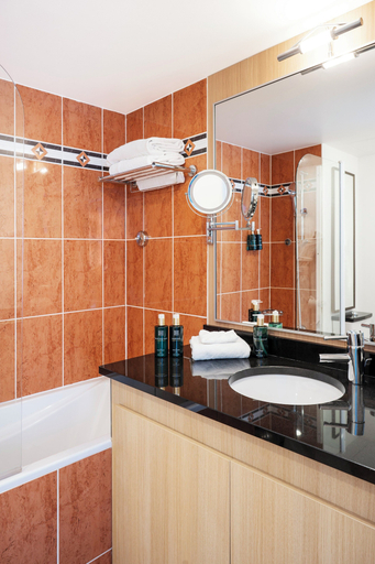 Bathroom 3, Residhome Aparthotel Paris Evry, Essonne
