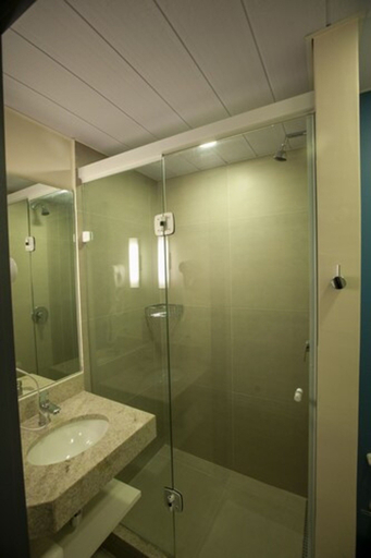 Bathroom 5, ibis budget Recife Jaboatão, Jaboatão dos Guararapes