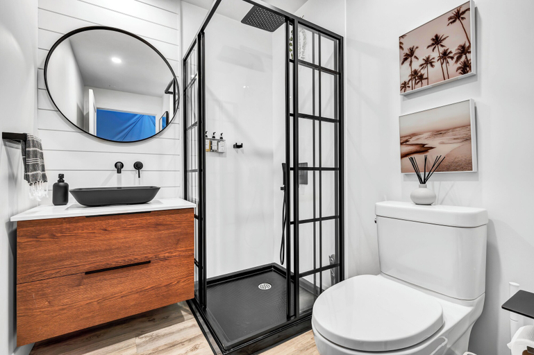 Bathroom 4, Nalu Retreat & Nordic Spa, Halifax