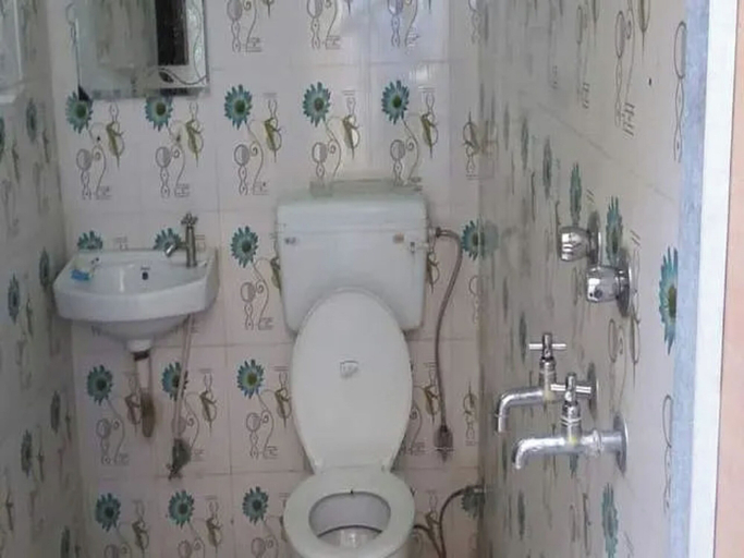Bathroom, Goroomgo Brij Dham Guest House Mathura , Mathura