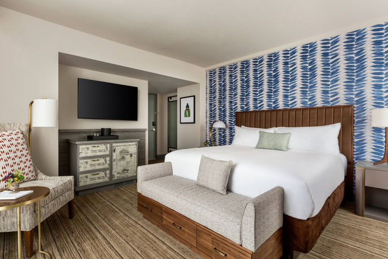 Bedroom 3, Hotel Northland, Autograph Collection, Brown