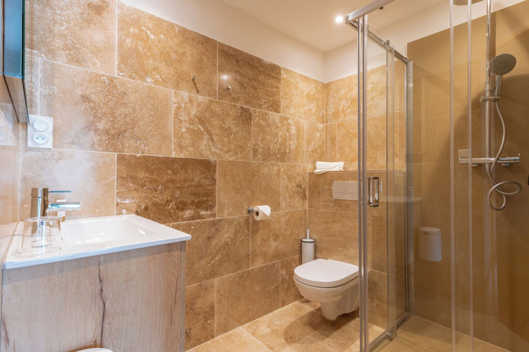 Bathroom 5, Domaine des Tilleuls, Vaucluse