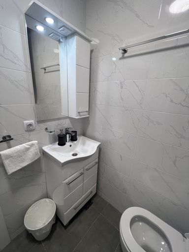 Bathroom 2, Belgrade Center Apartment II, Belgrade