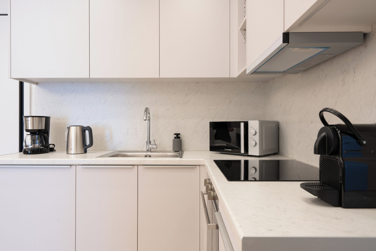 Others 3, Newly Renovated 2Bdr Apt-5min to metro, Attica