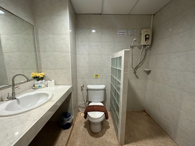 Bathroom 5, Kata Place Hotel, Pulau Phuket