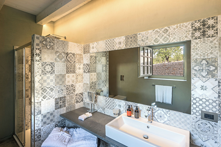 Bathroom 5, Country House Villadorata, Syracuse