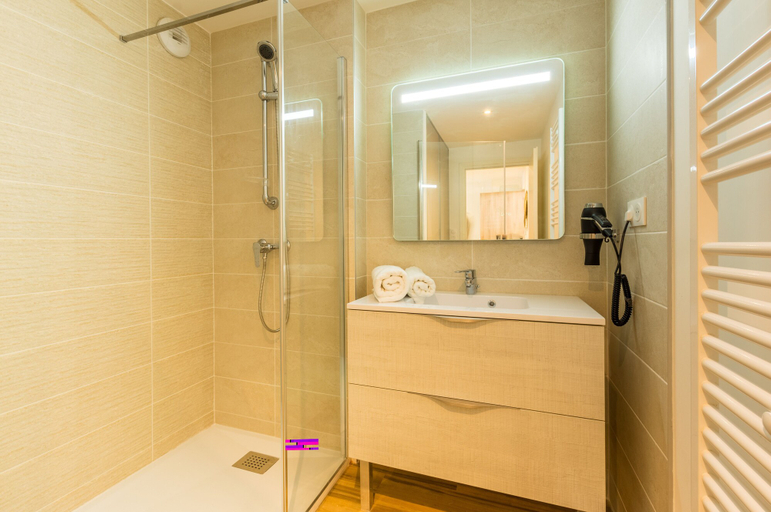 Bathroom 3, My Hotel Résidences - La Grande-Motte, Hérault