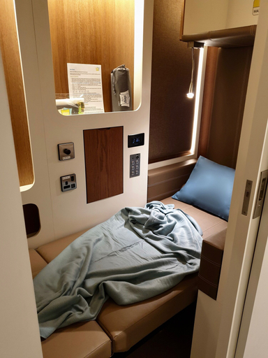 Bedroom 4, Sleepover Terminal 3, Concourse B – formerly sleep ‘n fly, Dubai