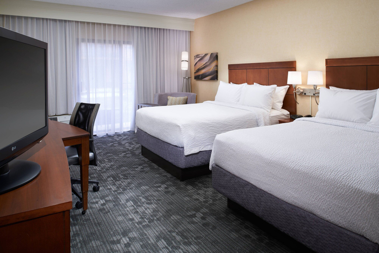 Bedroom 3, Courtyard by Marriott Detroit Dearborn, Wayne