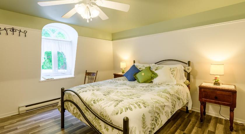 Bedroom 2, Maison de L'Anse aux oies / Gite, L'Islet