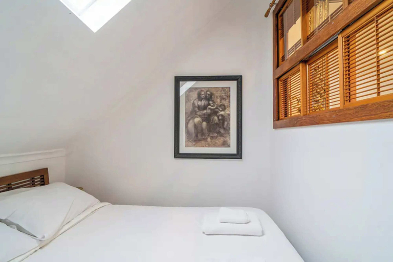 Bedroom 3, Cozy Apartment w/ Terrace Close to City Center, Sydney