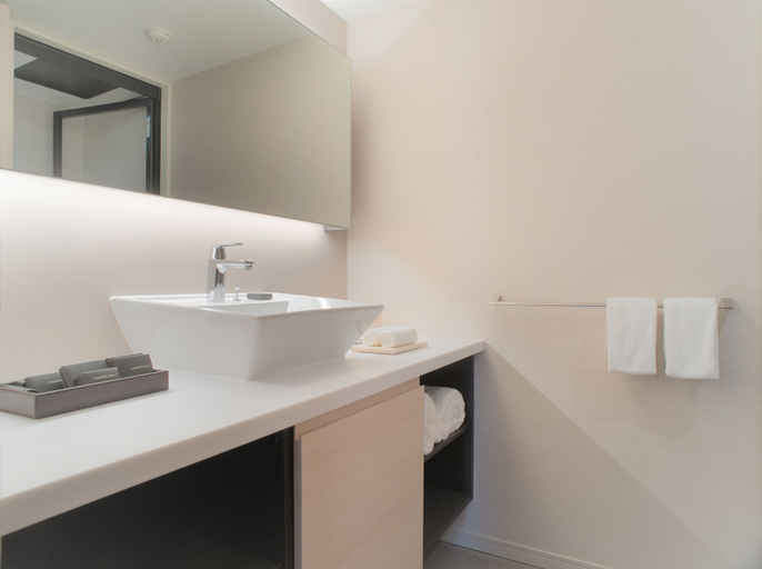 Bathroom 5, Oakwood Suites Yokohama, Yokohama