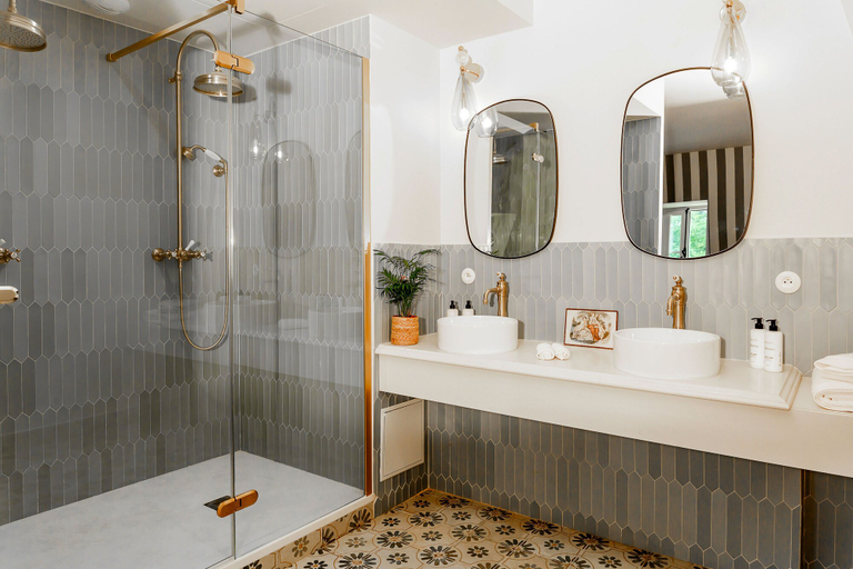 Bathroom 5, Château Léognan, Domaine viticole - proche Bordeaux, Gironde