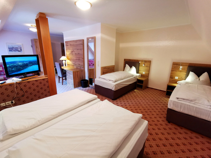 Bedroom 5, Heidehotel Soltauer Hof, Heidekreis