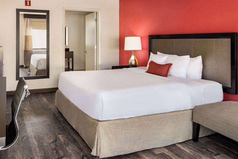 Bedroom 3, Ramada by Wyndham Albuquerque Airport, Bernalillo