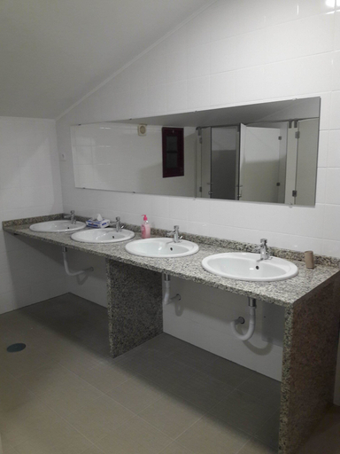 Bathroom 5, Loriga Feel Nature- Hostel, Seia