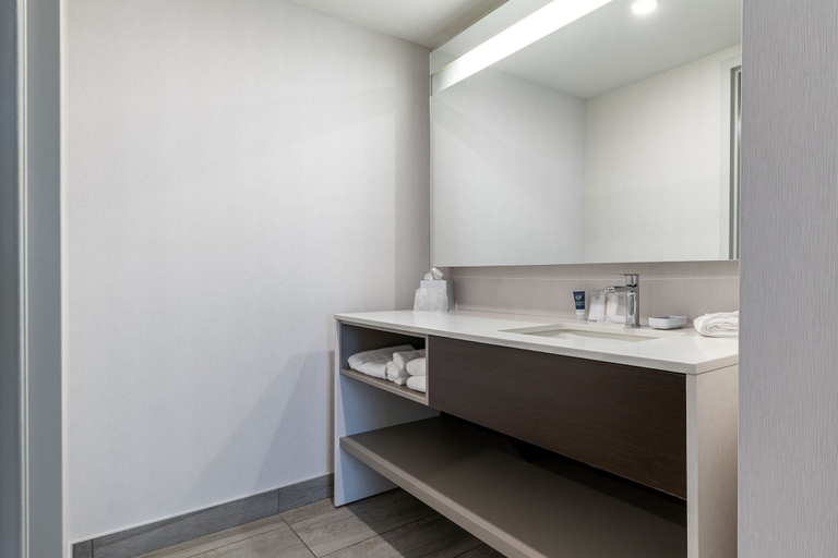 Bathroom 5, Four Points by Sheraton Levis Convention Centre, Desjardins