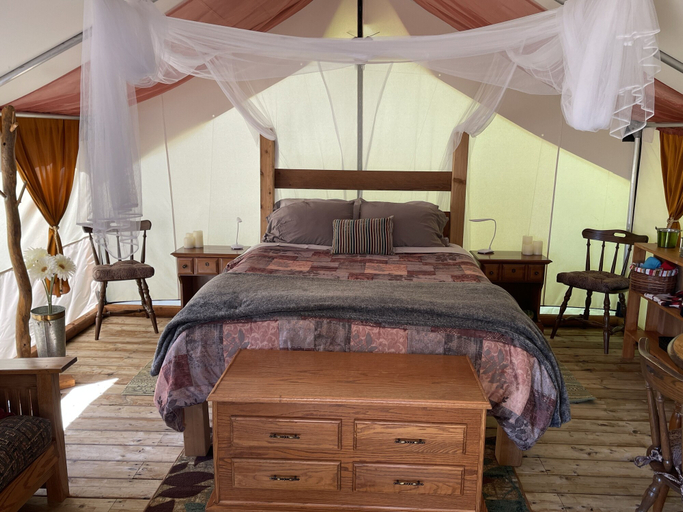 Bedroom 3, So Damn Lucky Glamping, Alberni-Clayoquot