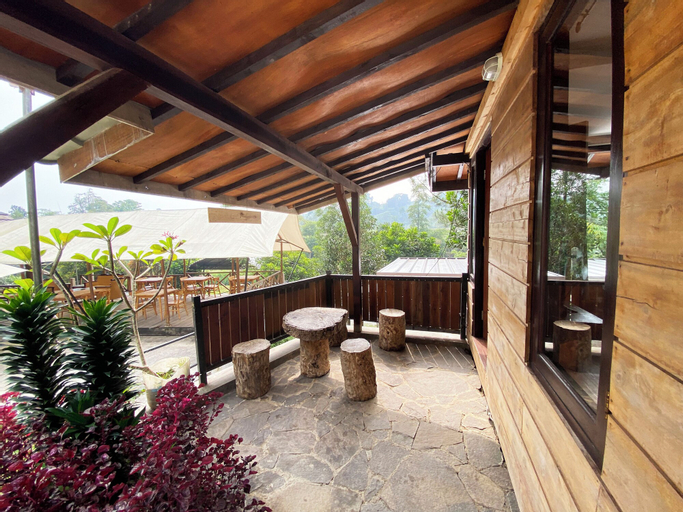 Exterior & Views 25