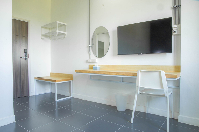 Others 5, Ezy Inn, Muang Nakhon Sawan