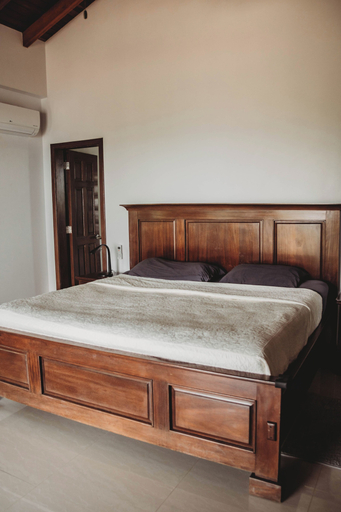 Bedroom 2, Summer Breeze