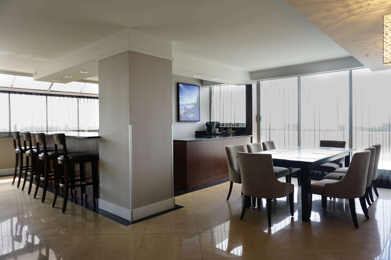 Food & Drinks 5, DoubleTree by Hilton Hotel & Suites Victoria, Capital