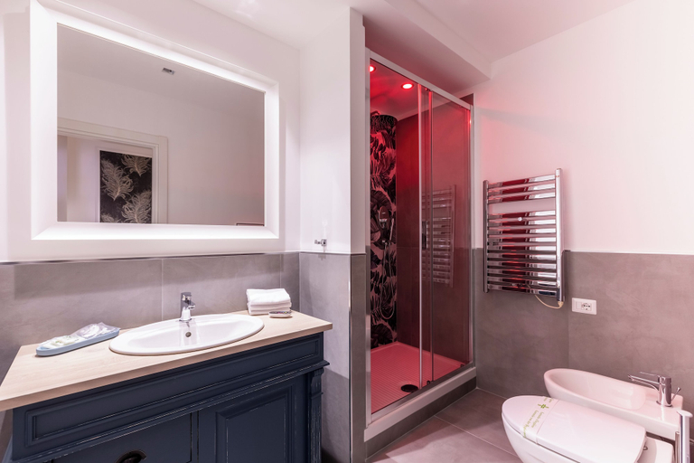 Bathroom 5, Trastevere Paper Suites, Rome
