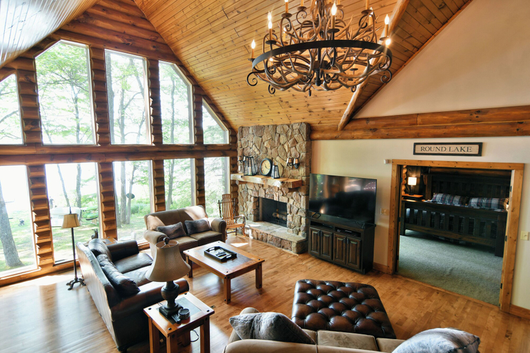 Others 5, Lumberjack Lodge, Sawyer
