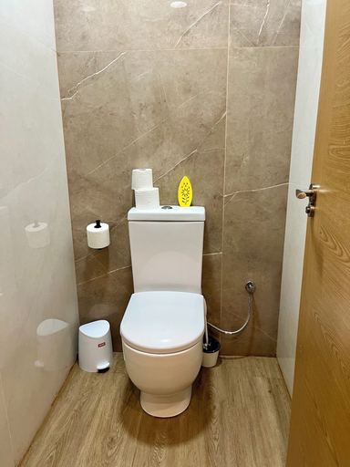 Bathroom 3, Velvet Hostel, Madrid
