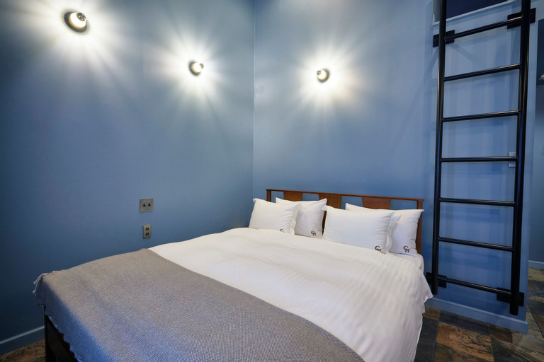 Bedroom 12