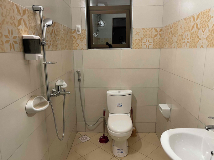 Bathroom 4, Kampala, Kampala