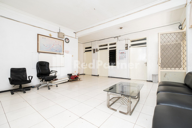 Others 3, Dukuh Kupang Residence Mitra RedDoorz, Surabaya