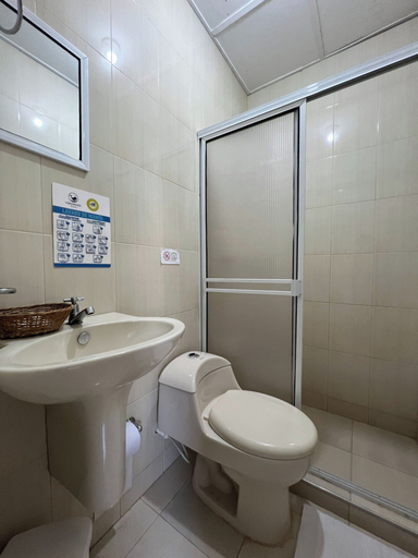 Bathroom 3, La Ballena Azul Hotel, Santa Marta (Dist. Esp.)