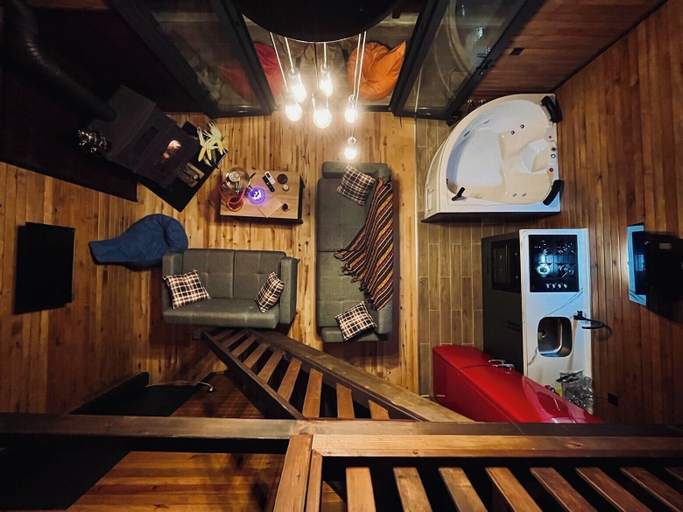 Others 3, Moon House Bungalow, Pazar