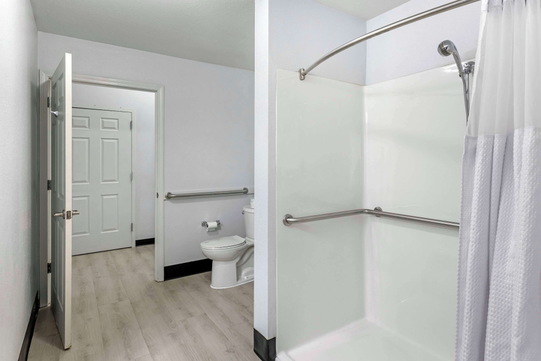 Bathroom 3, Best Western Plus MidAmerica Hotel, Saint Clair