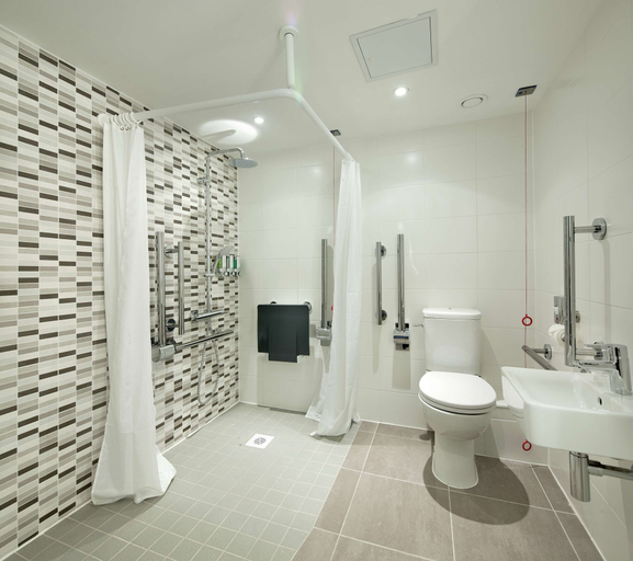 Bathroom 5, Hampton by Hilton Leeds City Centre, Leeds