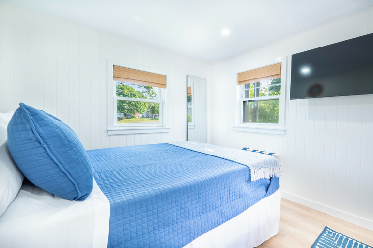Bedroom 2, Marina Bay Cottages, New London