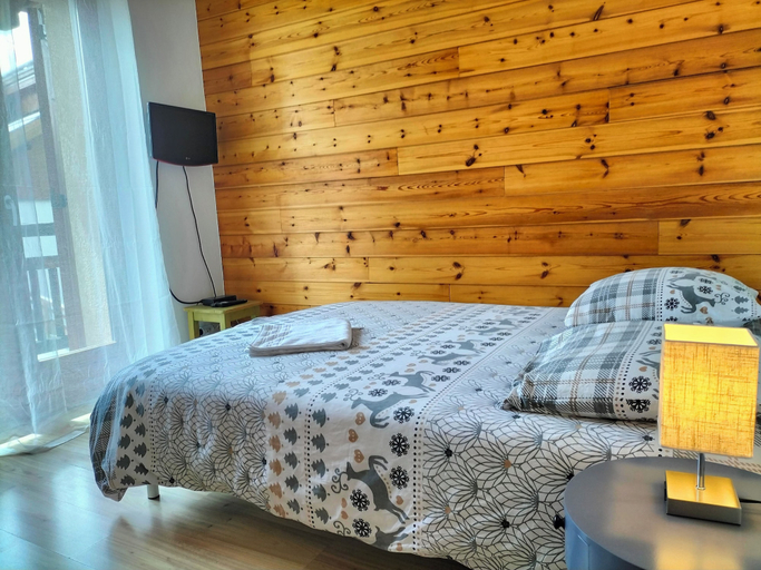 Bedroom 2, Maison de Catherine, Hautes-Alpes